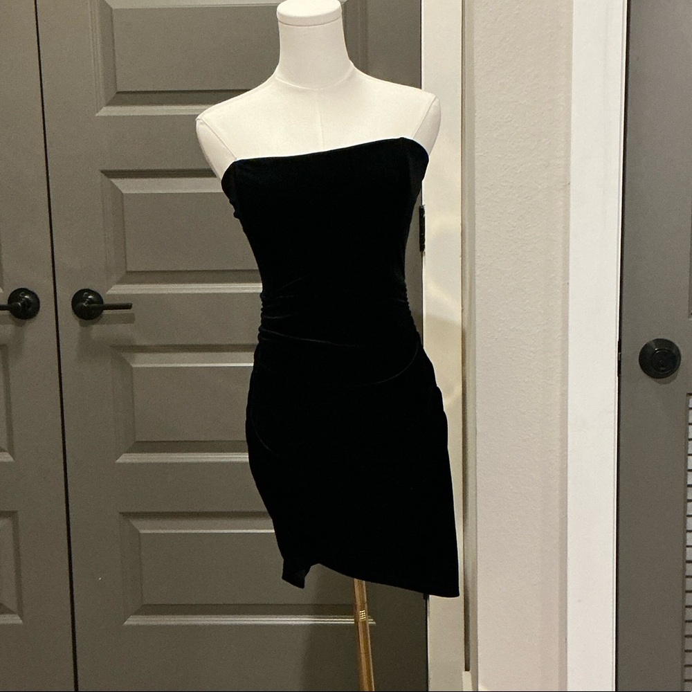 Windsor Elegant Black Strapless Dress